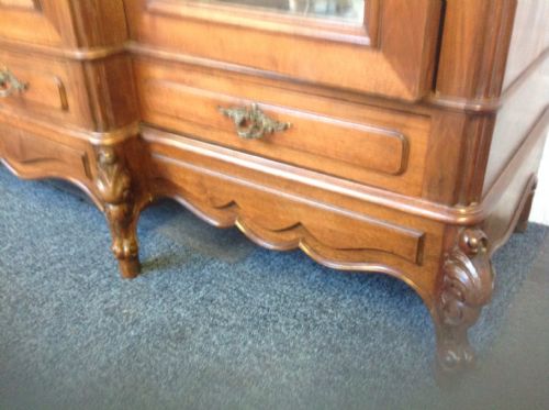 LARGE WALNUT FRENCH TRIPLE ARMOIRE - ADDITIONAL PHOTO 5