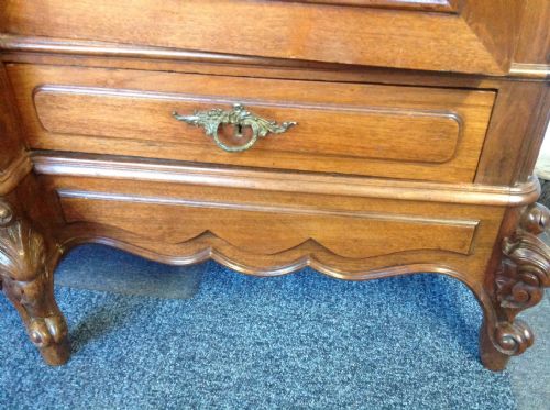 LARGE WALNUT FRENCH TRIPLE ARMOIRE - ADDITIONAL PHOTO 7