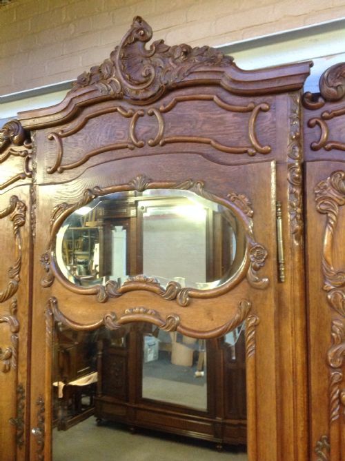 FRENCH OAK CARVED ARMOIRE - ADDITIONAL PHOTO 3