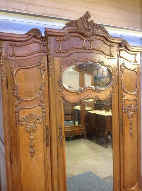FRENCH OAK CARVED ARMOIRE - ADDITIONAL PHOTO 1