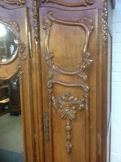 FRENCH OAK CARVED ARMOIRE - ADDITIONAL PHOTO 4
