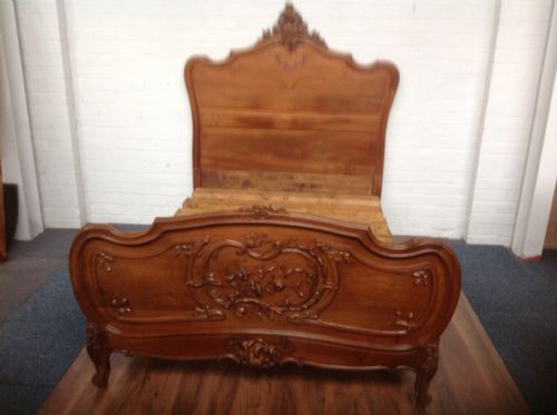 french walnut bed with superb carving - CATEGORY: ANTIQUE BEDS - DATED 1880