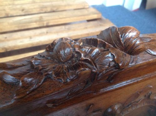 FRENCH WALNUT BED WITH SUPERB CARVING - ADDITIONAL PHOTO 3