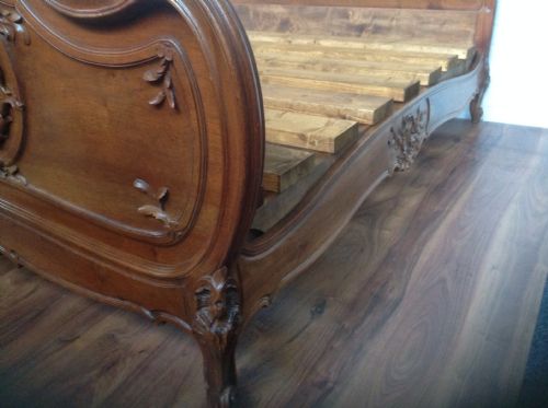 FRENCH WALNUT BED WITH SUPERB CARVING - ADDITIONAL PHOTO 8