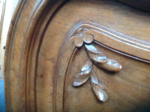 FRENCH WALNUT BED WITH SUPERB CARVING - ADDITIONAL PHOTO 10