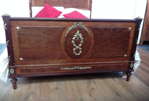mahogany plum pudding french bed with brass details - CATEGORY: ANTIQUE BEDS - DATED 1900