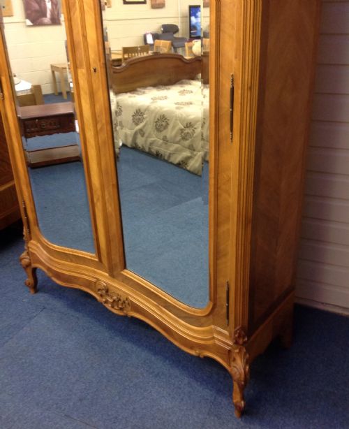 LARGE WALNUT FRENCH ARMOIRE - ADDITIONAL PHOTO 4