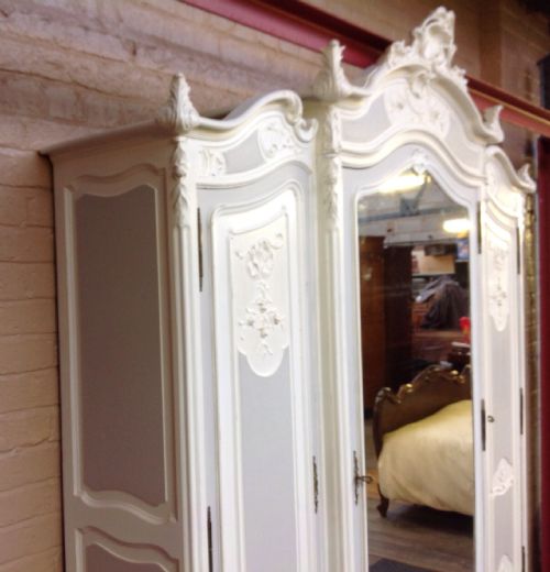 LARGE FRENCH PAINTED ARMOIRE - ADDITIONAL PHOTO 5