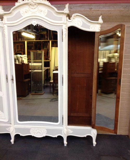 LARGE FRENCH PAINTED ARMOIRE - ADDITIONAL PHOTO 11