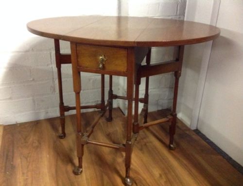 small mahogany spider leg gateleg table - CATEGORY: ANTIQUE TABLES - DATED 1910