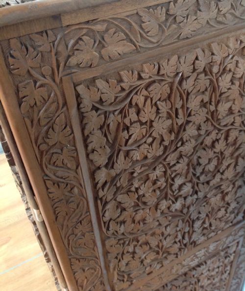 CARVED CAMFER WOOD CHEST - ADDITIONAL PHOTO 5