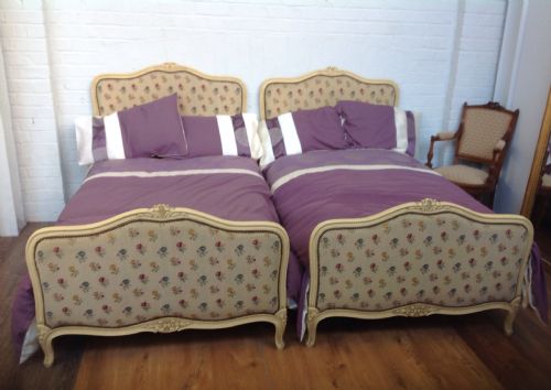 pair of french upholstered beds - CATEGORY: ANTIQUE BEDS - DATED 1920