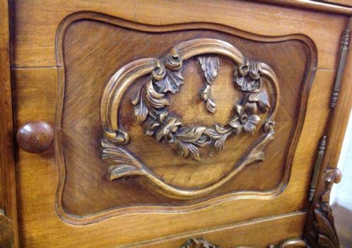 FRENCH WALNUT BEDSIDE CABINET - ADDITIONAL PHOTO 3