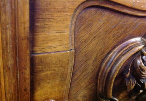 FRENCH WALNUT BEDSIDE CABINET - ADDITIONAL PHOTO 5
