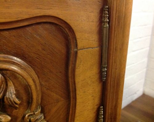 FRENCH WALNUT BEDSIDE CABINET - ADDITIONAL PHOTO 7