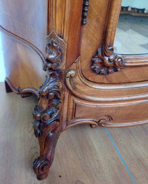 CARVED WALNUT FRENCH ARMOIRE - ADDITIONAL PHOTO 5