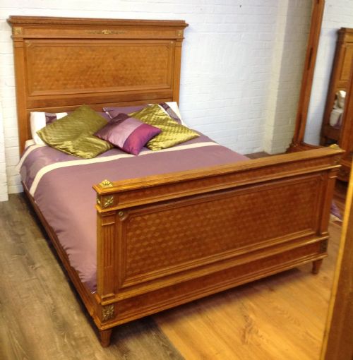 kingsize french oak bed and bedside cabinet - CATEGORY: ANTIQUE BEDS - DATED 1900