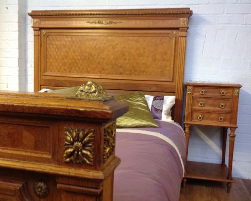 KINGSIZE FRENCH OAK BED AND BEDSIDE CABINET - ADDITIONAL PHOTO 1