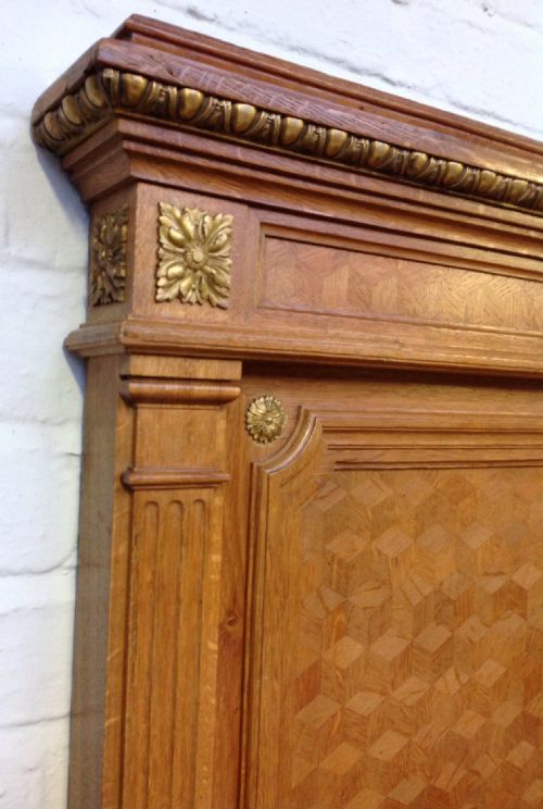 KINGSIZE FRENCH OAK BED AND BEDSIDE CABINET - ADDITIONAL PHOTO 3