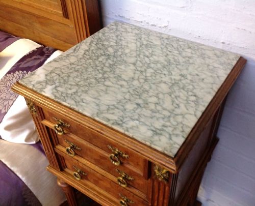 KINGSIZE FRENCH OAK BED AND BEDSIDE CABINET - ADDITIONAL PHOTO 4