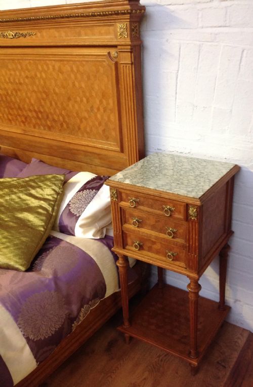 KINGSIZE FRENCH OAK BED AND BEDSIDE CABINET - ADDITIONAL PHOTO 5