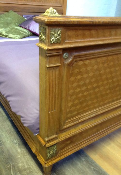 KINGSIZE FRENCH OAK BED AND BEDSIDE CABINET - ADDITIONAL PHOTO 6