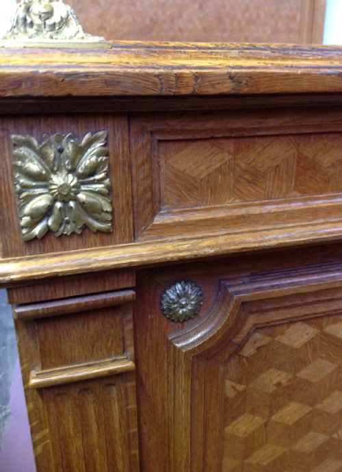 KINGSIZE FRENCH OAK BED AND BEDSIDE CABINET - ADDITIONAL PHOTO 7