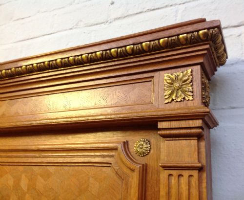 KINGSIZE FRENCH OAK BED AND BEDSIDE CABINET - ADDITIONAL PHOTO 12