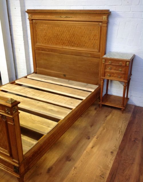 KINGSIZE FRENCH OAK BED AND BEDSIDE CABINET - ADDITIONAL PHOTO 14
