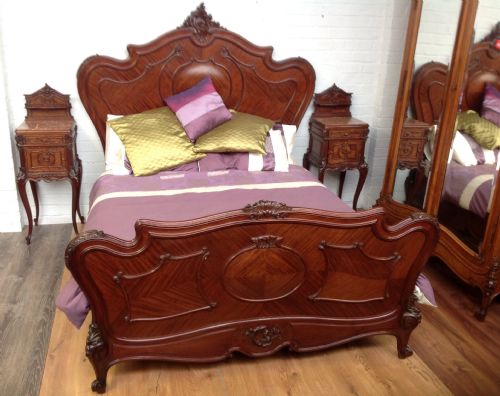 outstanding quality french kingsize bed and matching bedside cabinets - CATEGORY: ANTIQUE BEDS - DATED 1900