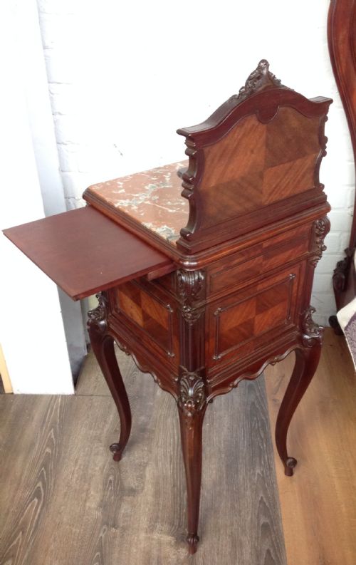 OUTSTANDING QUALITY FRENCH KINGSIZE BED AND MATCHING BEDSIDE CABINETS - ADDITIONAL PHOTO 2