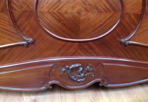 OUTSTANDING QUALITY FRENCH KINGSIZE BED AND MATCHING BEDSIDE CABINETS - ADDITIONAL PHOTO 7