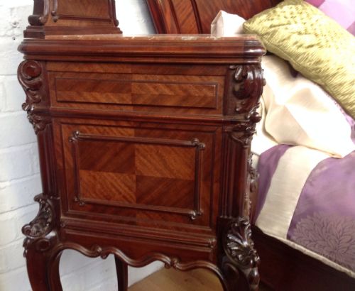 OUTSTANDING QUALITY FRENCH KINGSIZE BED AND MATCHING BEDSIDE CABINETS - ADDITIONAL PHOTO 12