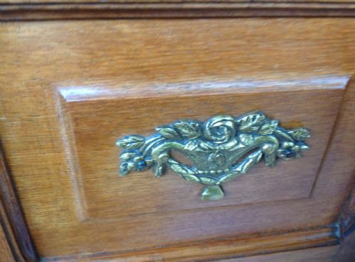 PAIR OF OAK FRENCH BEDSIDE CABINETS - ADDITIONAL PHOTO 2