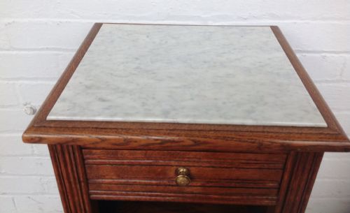 FRENCH OAK BEDSIDE CABINET - ADDITIONAL PHOTO 4