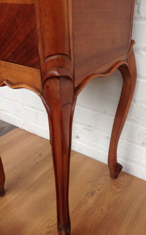 FRENCH WALNUT BEDSIDE CABINET - ADDITIONAL PHOTO 6