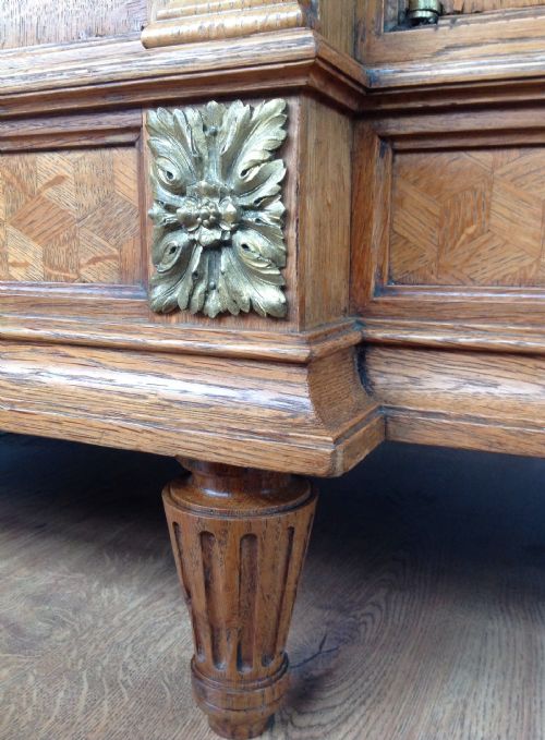 LARGE BREAKFRONT OAK FRENCH ARMOIRE - ADDITIONAL PHOTO 2
