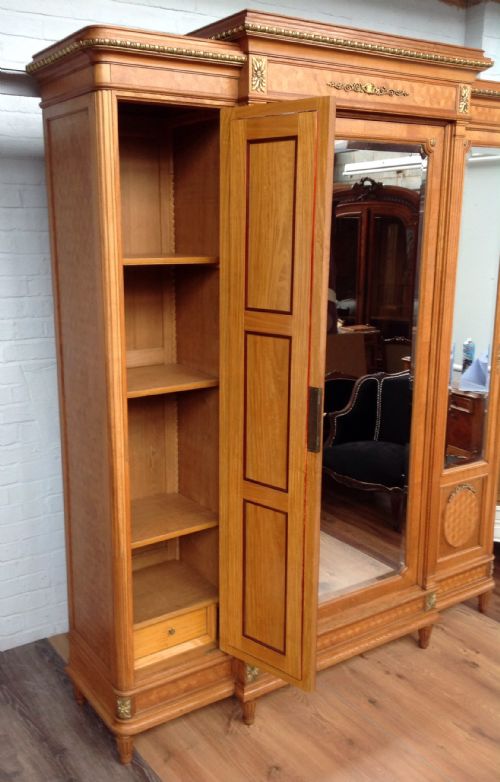 LARGE BREAKFRONT OAK FRENCH ARMOIRE - ADDITIONAL PHOTO 14