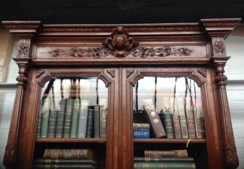 CARVED OAK INVERTED BREAKFRONT FRENCH BOOKCASE - ADDITIONAL PHOTO 4