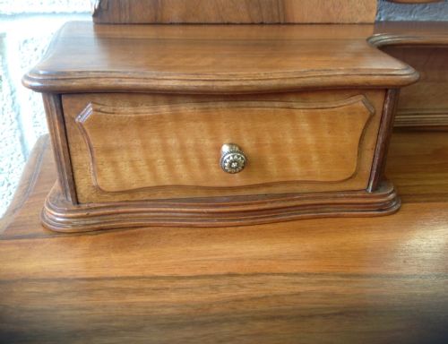 FRENCH CARVED WALNUT DRESSING TABLE - ADDITIONAL PHOTO 3