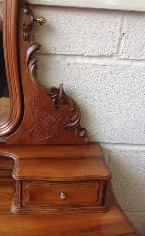 FRENCH CARVED WALNUT DRESSING TABLE - ADDITIONAL PHOTO 5