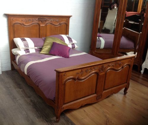 carved oak provenal double bed - CATEGORY: ANTIQUE BEDS - DATED 1900