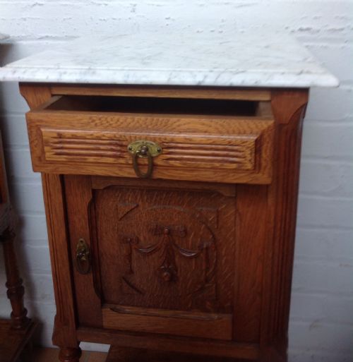 PAIR OF FRENCH OAK BEDSIDE CABINETS - ADDITIONAL PHOTO 7