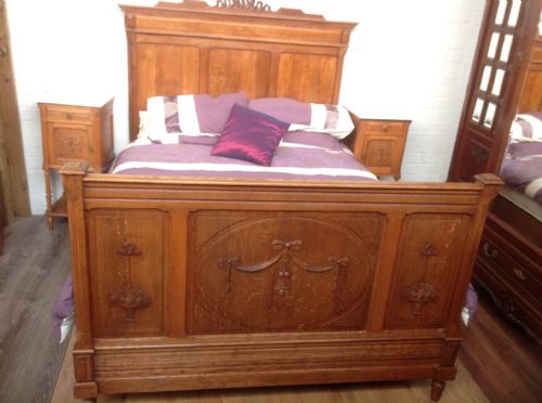carved oak french kingsize bed - CATEGORY: ANTIQUE BEDS - DATED 1910