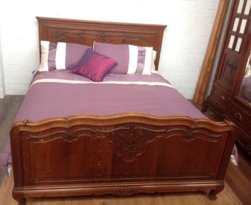 carved oak french kingsize bed - CATEGORY: ANTIQUE BEDS - DATED 1900