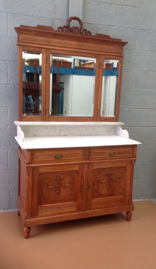 carved oak french washstand - CATEGORY: ANTIQUE FURNITURE - DATED 1910