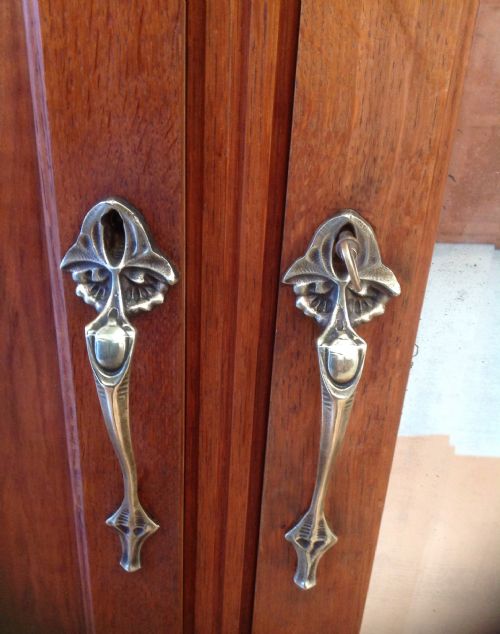 LARGE OAK FRENCH ARTS AND CRAFTS ARMOIRE - ADDITIONAL PHOTO 2
