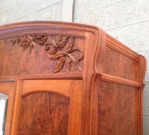 LARGE OAK FRENCH ARTS AND CRAFTS ARMOIRE - ADDITIONAL PHOTO 4