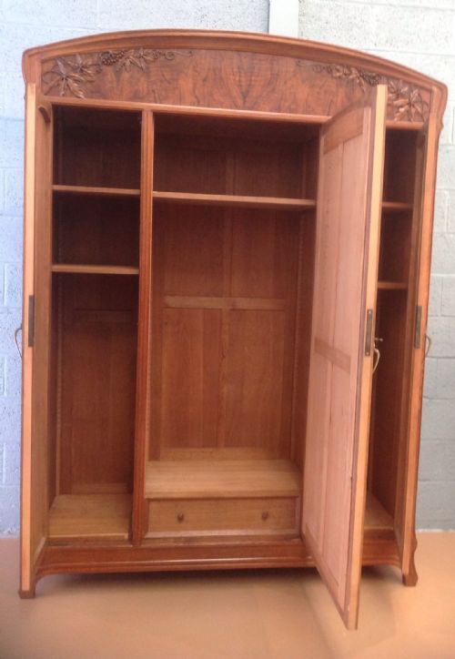 LARGE OAK FRENCH ARTS AND CRAFTS ARMOIRE - ADDITIONAL PHOTO 8