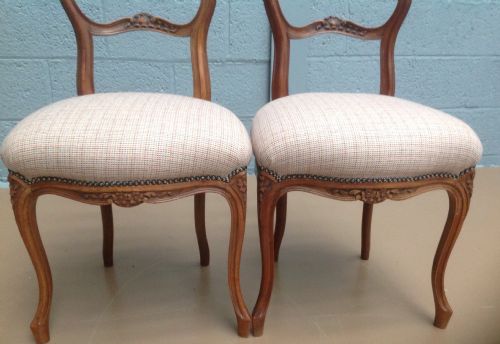 PAIR OF CARVED FRENCH WALNUT SIDE CHAIRS - ADDITIONAL PHOTO 2